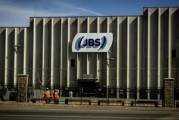 搬家公司陷入丑闻的巴西肉类巨头JBS在美上市 首日开盘报13.65美元