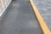搬家公司中新健康丨校门口成“游烟”重灾区 烟头遍地怎么破？