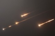 搬家公司伊朗以导弹齐射回应以色列的大规模袭击